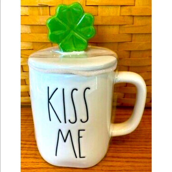 Rae Dunn “Kiss Me” with topper - Picture 1 of 1